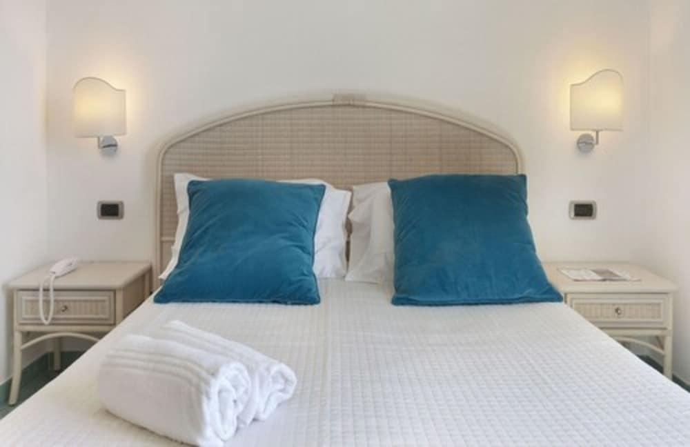 Pandora Hotel 4*
